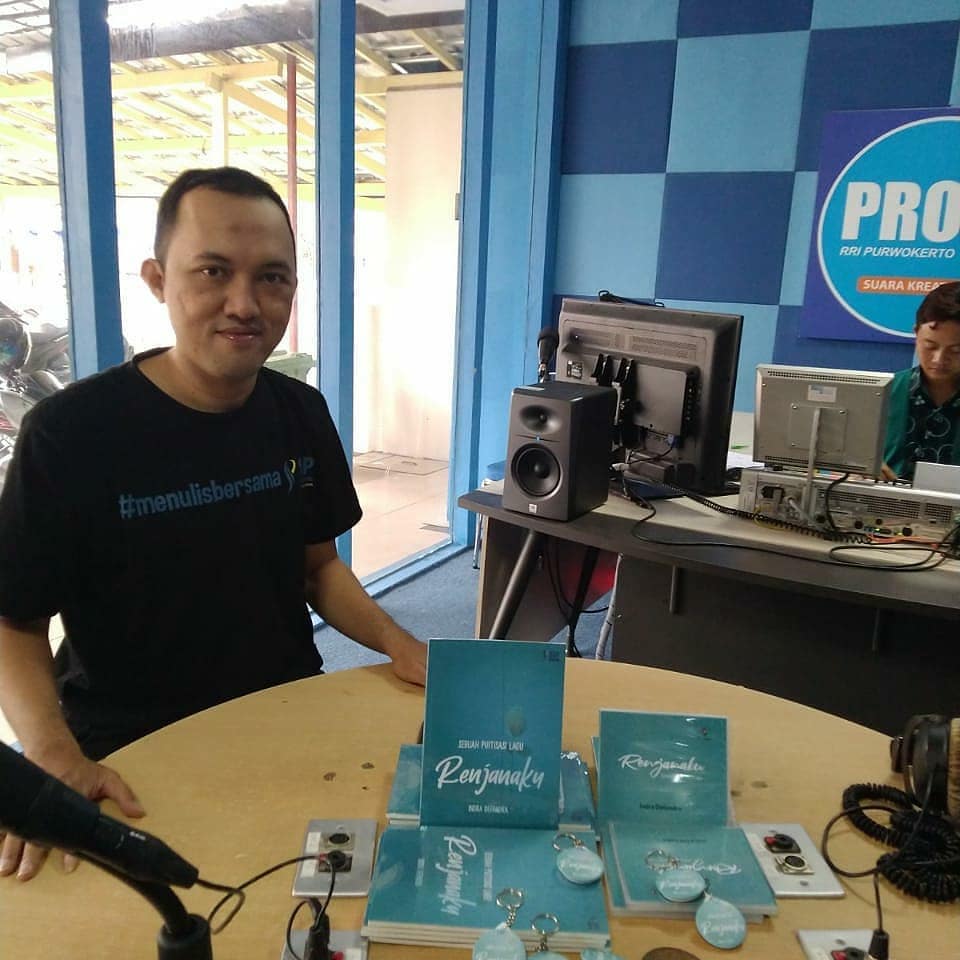 suasana peluncuran album renjanaku di pro2 rri purwokerto 2