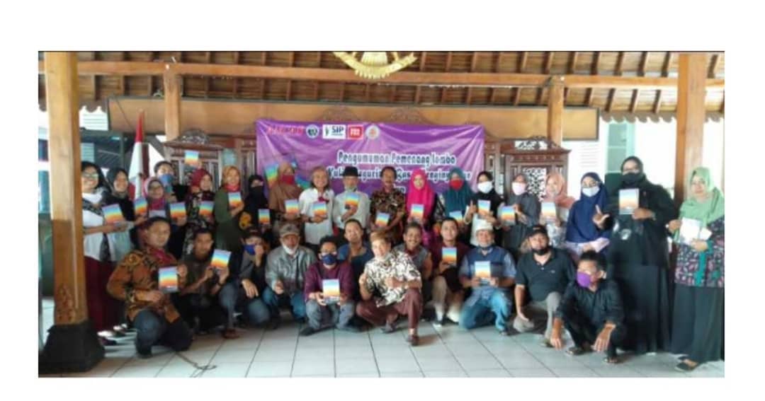 Liputan acara pengumuman pemenang lomba dan peluncuran buku oleh harian radar banyumas 2