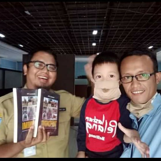 penyerahan buku toponimi desa di kecamatan namang