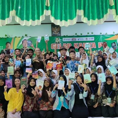 Peluncuran 89 Judul Buku Karya Siswa SMP N 1 Banyumas
