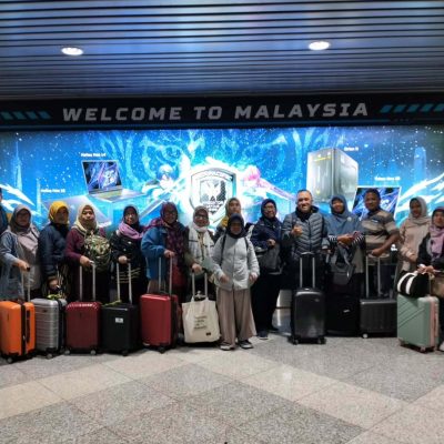 Delay, Tawa, dan Jejak Pena  Catatan Perjalanan – Bagian 1