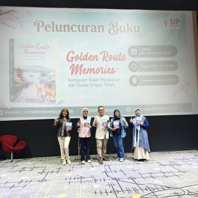 Menghadiri Peluncuran Buku Golden Route Memories